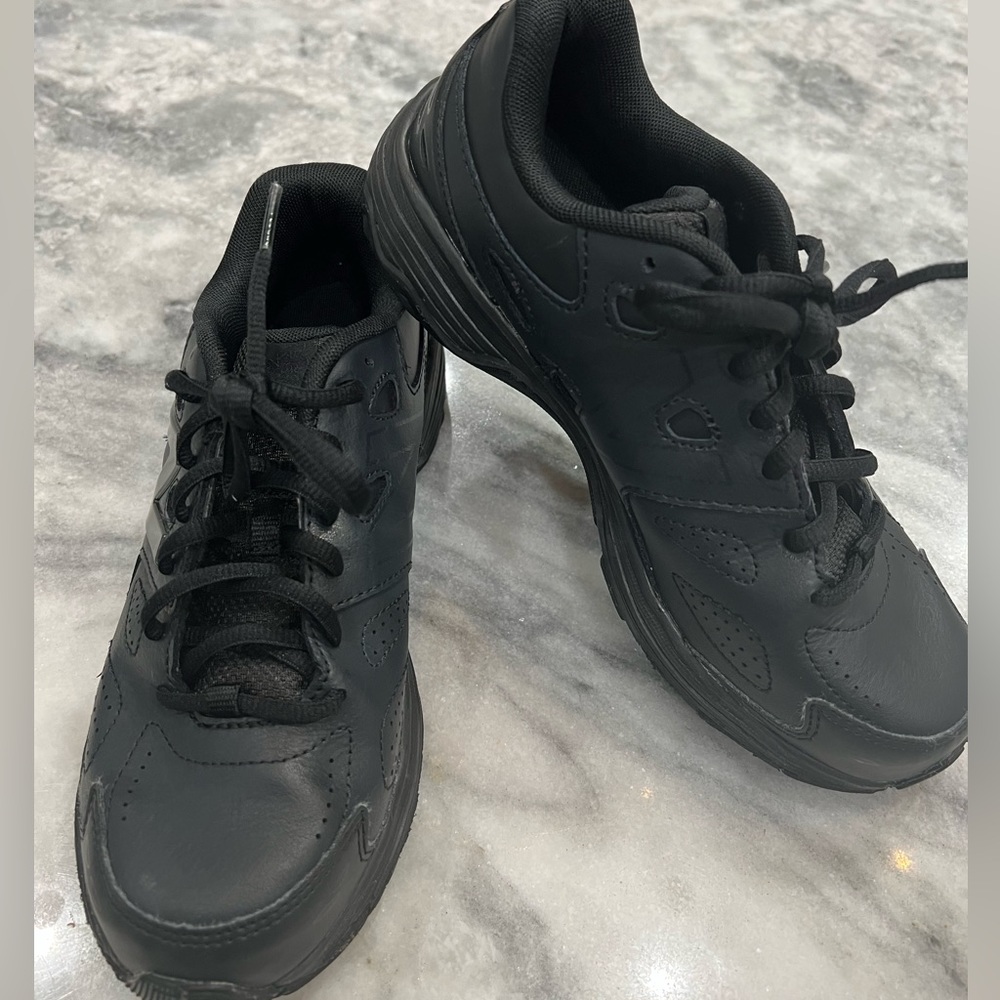 New Balance Boys 680 V6 4.5 Youth.  Black